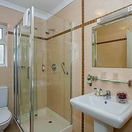 Bed & Breakfast Ardree House 4*