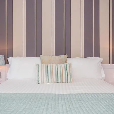 Bed & Breakfast Ardree House 4*